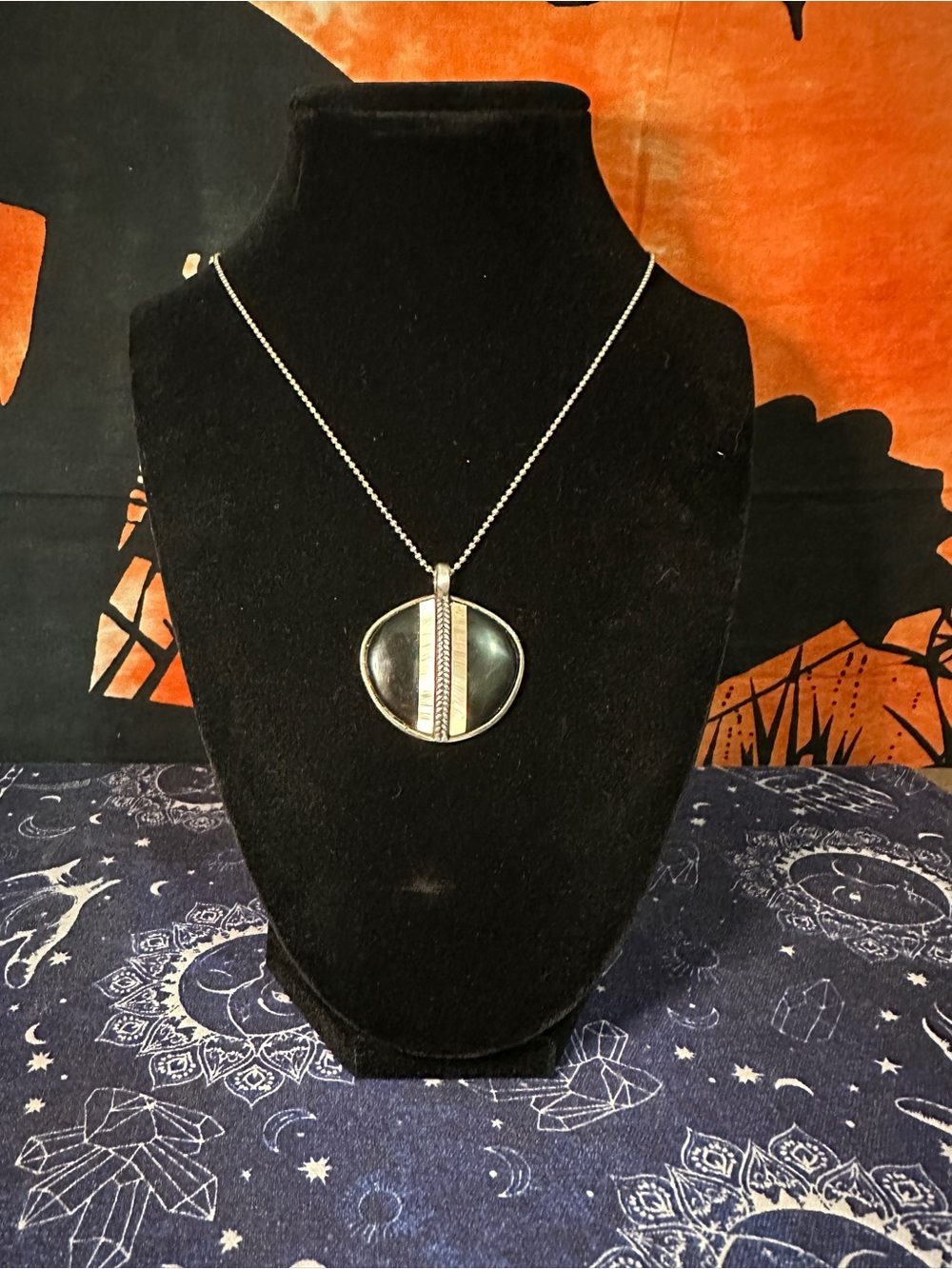 Black Onyx Pendant Necklace - Elegant Women's Jewelry